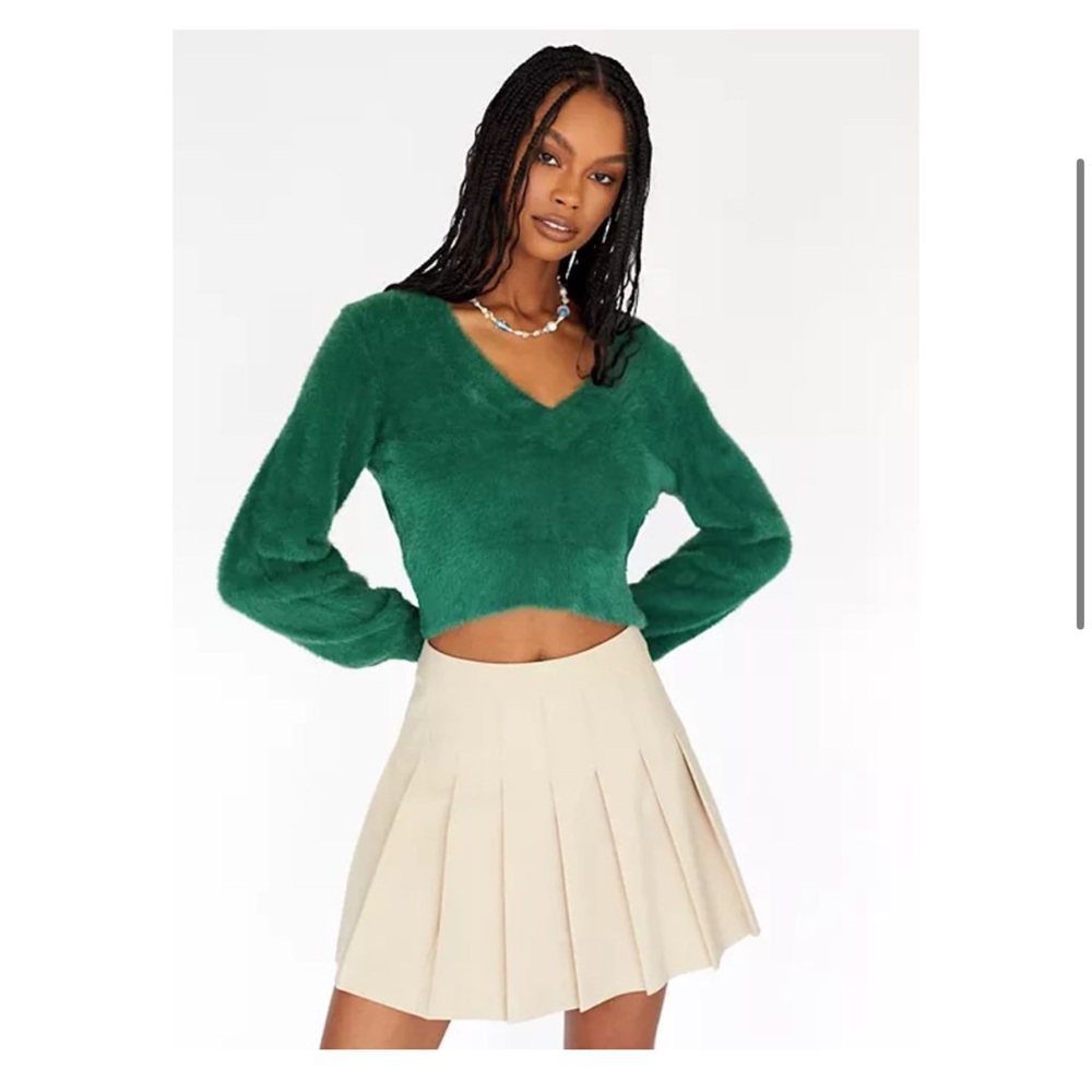 Aritzia Sunday Best Kitten V Neck Sweater - Green